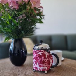 Kaffevarmer med "Stt Brysterne" sljfer - 4 kop stempelkande