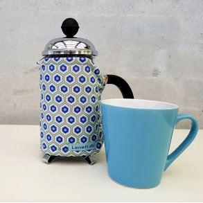 Kaffevarmer i bl� nuancer til lille stempelkande