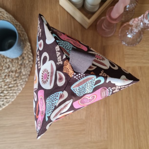 Kaffehtte med sde farvede kopper p