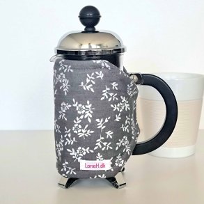 Kaffefrakke i gr med sm hvide blomster