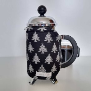 Kaffevarmer med juletrer til den lille stempelkande