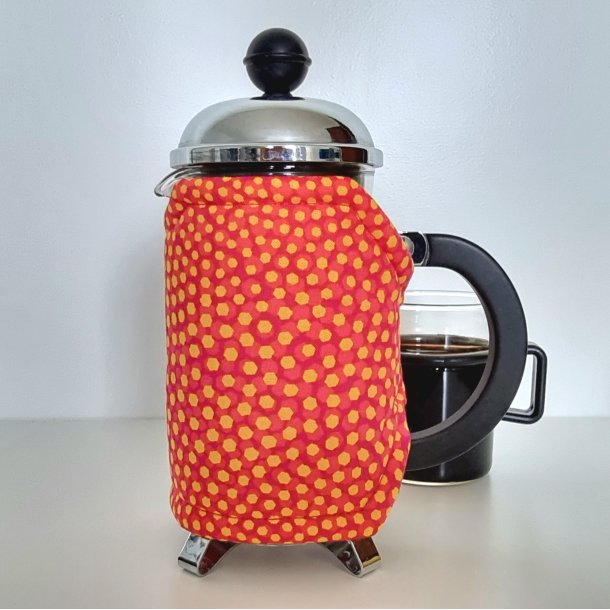 Kaffevarmer i et frisk rd og gul mnster