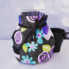 Kaffetaske i sort med lilla og turkis