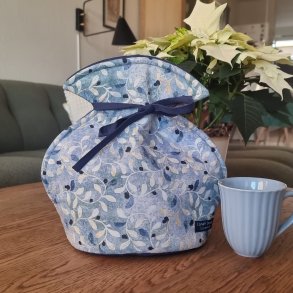 Lysebl tevarmer til at snre om tekanden