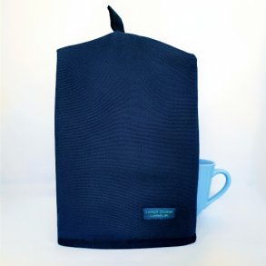 Kaffehtte i mrke bl til stor stempelkande