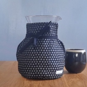 Kaffetaske til PourOver kaffekande i sort med gr� blomster