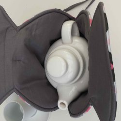 Tevarmer i rd til at stte tepotten ned i