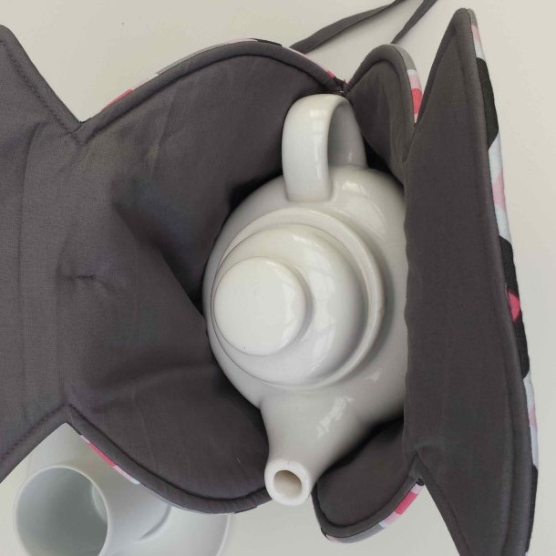 Tevarmer i rd til at stte tepotten ned i