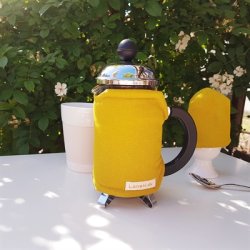 Kaffefrakke i mrk gylden til lille kande