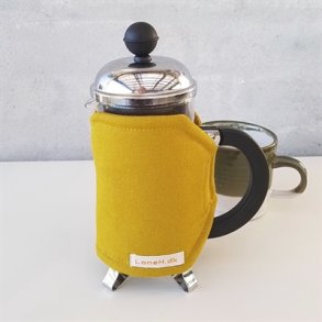 Kaffefrakke i mrk gylden til lille kande