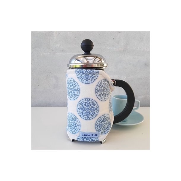 Kaffevarmer med bl cirkler p hvid bund