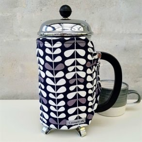 Kaffefrakke i sort med hvide og gr blade