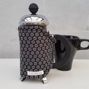 Kaffevarmer i sort med hvide blomster