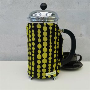 Sort kaffevarmer med grnne drber