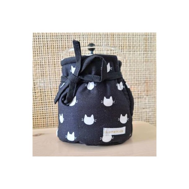 Kaffetaske sort med hvide kattehoveder