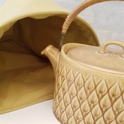 Tehtte i lys okker til en lille tekande